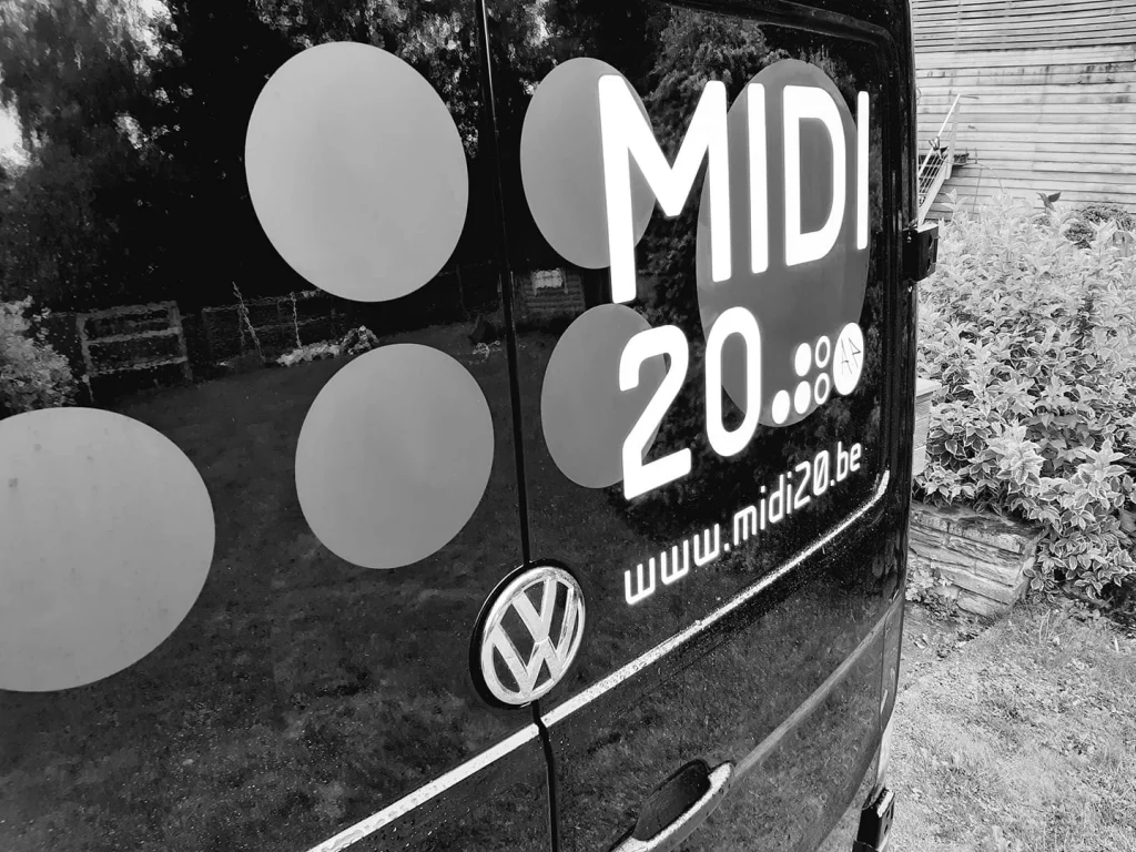 Lapostrophe midi 20 LETTRAGE